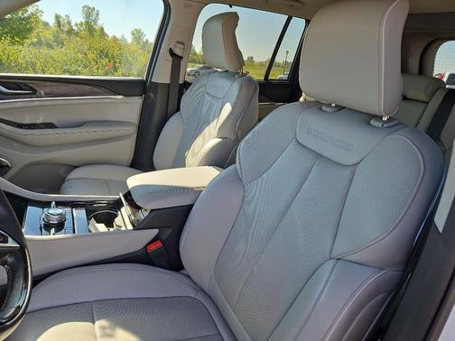 2022 Jeep Grand Cherokee Overland