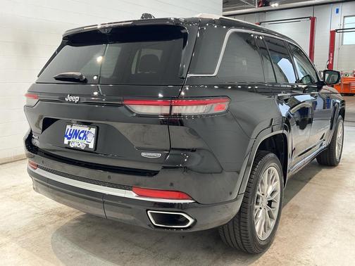 2022 Jeep Grand Cherokee Summit