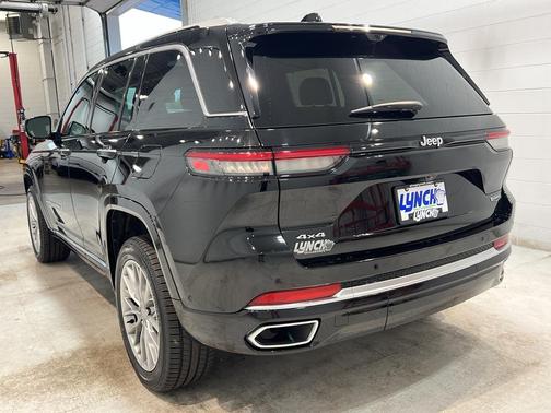 2022 Jeep Grand Cherokee Summit