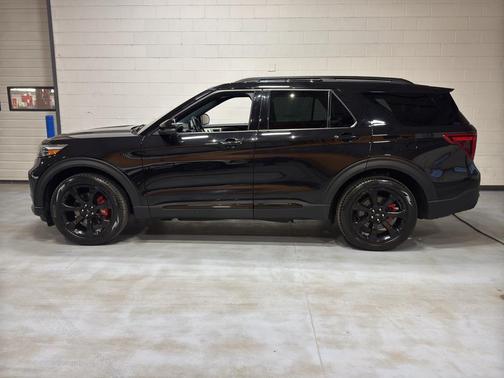 Agate Black 2022 Ford Explorer ST