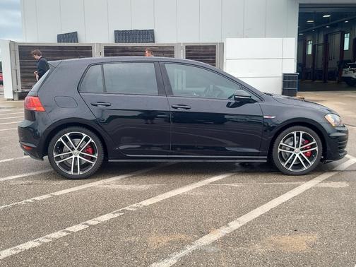 Deep Black Pearl Effect 2017 Volkswagen Golf GTI Sport 4-Door