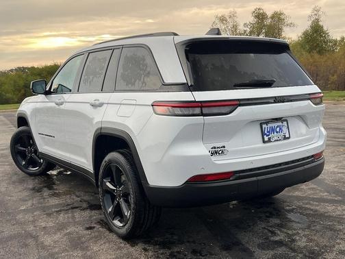 2025 Jeep Grand Cherokee Laredo
