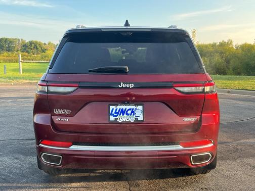 2022 Jeep Grand Cherokee Summit