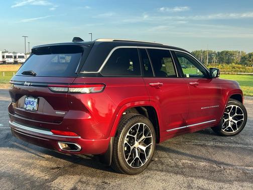 2022 Jeep Grand Cherokee Summit