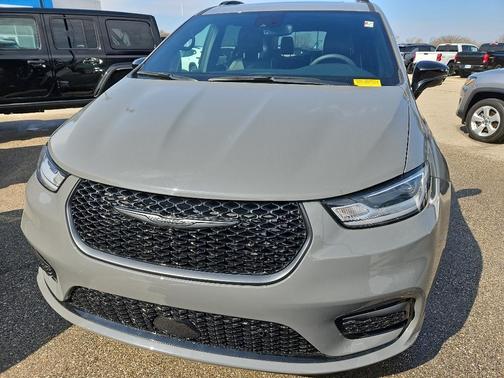 Ceramic Gray Clearcoat 2025 Chrysler Pacifica Limited