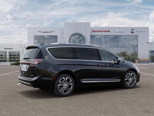 2026 Chrysler Pacifica Pinnacle AWD