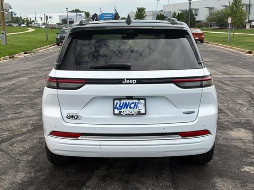 Bright White Clearcoat 2026 Jeep Grand Cherokee Summit