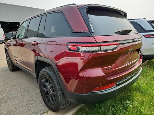2024 Jeep Grand Cherokee Laredo