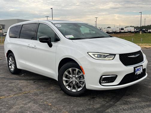 Bright White Clearcoat 2026 Chrysler Pacifica Select AWD