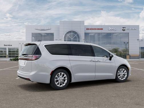 Bright White Clearcoat 2026 Chrysler Pacifica Select AWD