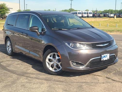 Granite Crystal Clearcoat Metallic 2018 Chrysler Pacifica Touring Plus