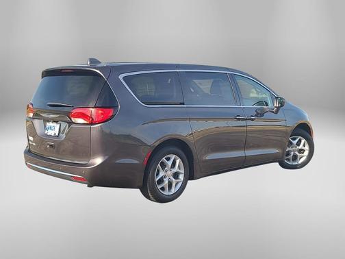 Granite Crystal Clearcoat Metallic 2018 Chrysler Pacifica Touring Plus