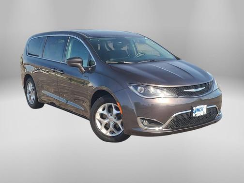 Granite Crystal Clearcoat Metallic 2018 Chrysler Pacifica Touring Plus
