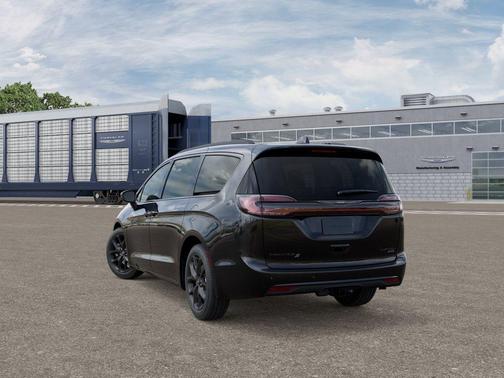 Diamond Black 2026 Chrysler Pacifica Limited