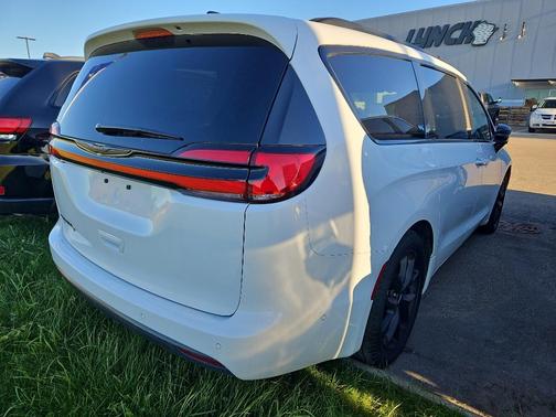 2024 Chrysler Pacifica Touring-L