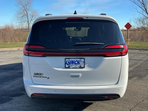 2024 Chrysler Pacifica Touring-L