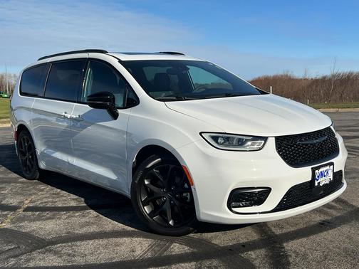 2024 Chrysler Pacifica Touring-L