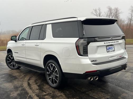 2025 Chevrolet Suburban RST