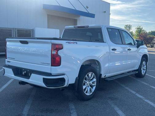 Summit White 2022 Chevrolet Silverado 1500 Custom