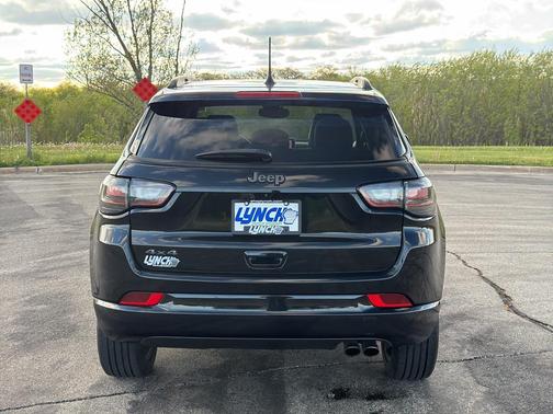 Diamond Black 2022 Jeep Compass Altitude