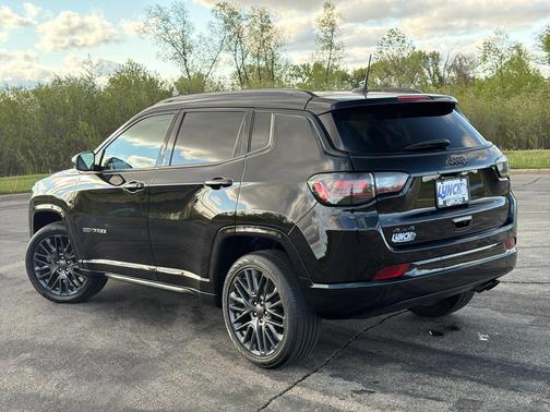 Diamond Black 2022 Jeep Compass Altitude