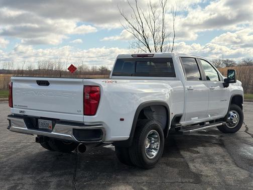 Summit White 2025 Chevrolet Silverado 3500 LT
