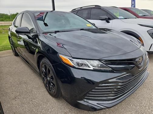 Midnight Black Metallic 2018 Toyota Camry LE