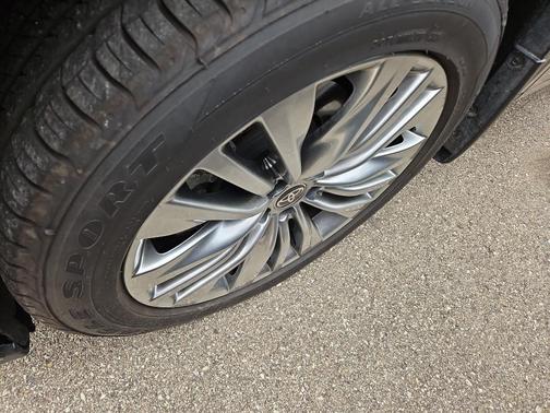 Magnetic Gray Metallic 2024 Toyota Highlander Platinum