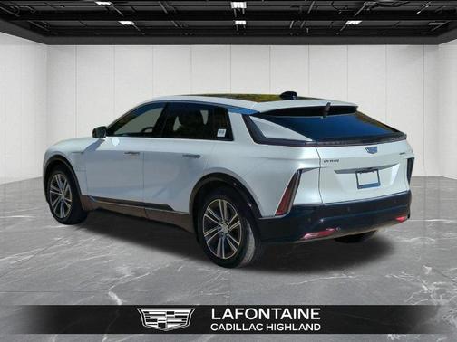 Crystal White Tricoat 2024 Cadillac LYRIQ Luxury