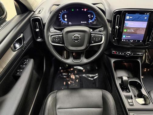 2024 Volvo XC40 CORE THEME