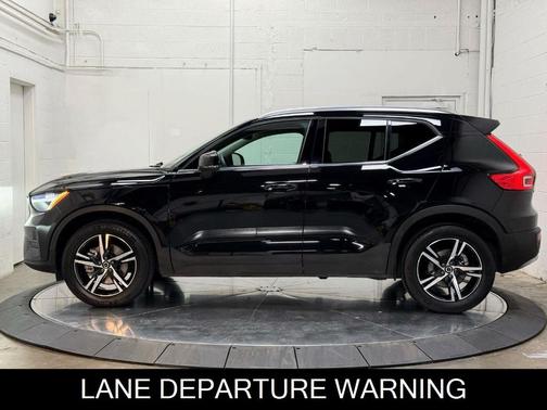 2024 Volvo XC40 CORE THEME