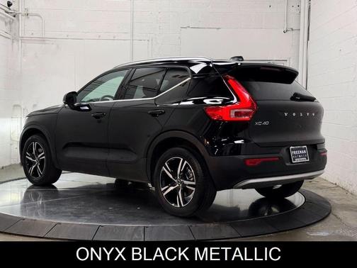 2024 Volvo XC40 CORE THEME