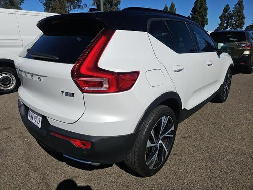 2020 Volvo XC40 T5 R-Design