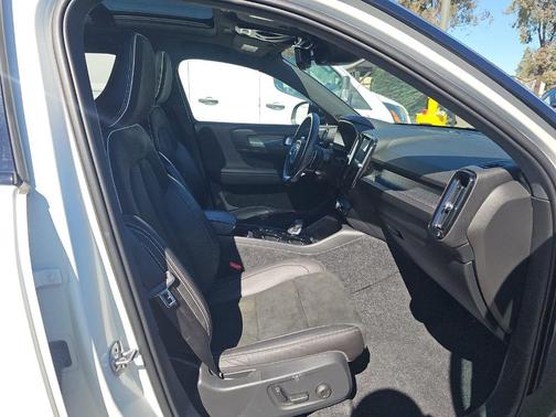 2020 Volvo XC40 T5 R-Design