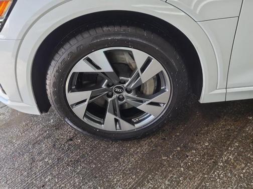 2022 Audi e-tron Premium