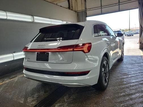 2022 Audi e-tron Premium
