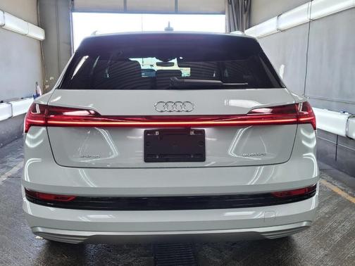 2022 Audi e-tron Premium