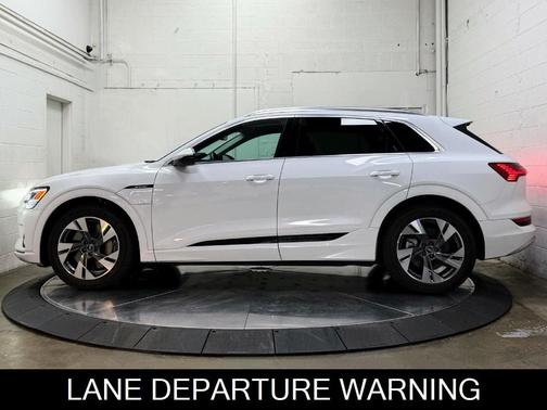 2022 Audi e-tron Premium