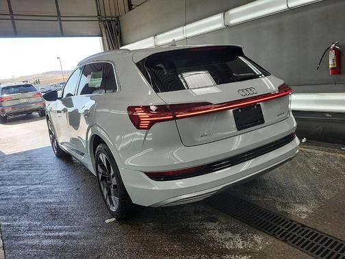 2022 Audi e-tron Premium