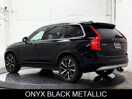 2022 Volvo XC90 T6 Momentum 7 Passenger
