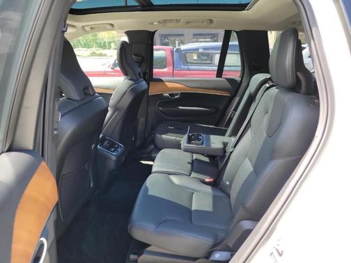 2024 Volvo XC90 B5 Plus Bright Theme