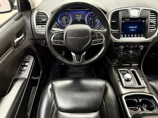 2017 Chrysler 300 Limited