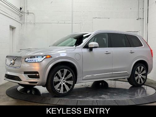 2023 Volvo XC90 Recharge Plug-In Hybrid T8 Core Bright Theme