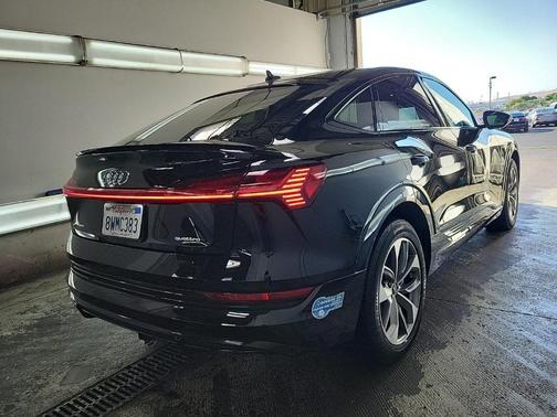 2021 Audi e-tron Premium Plus