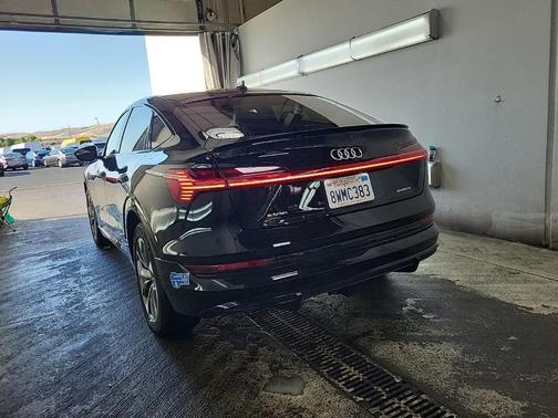 2021 Audi e-tron Premium Plus