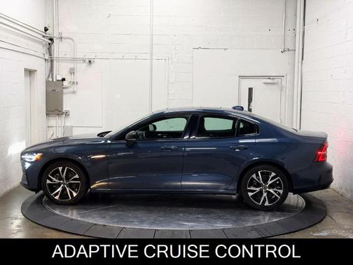 2024 Volvo S60 B5 Plus Dark Theme