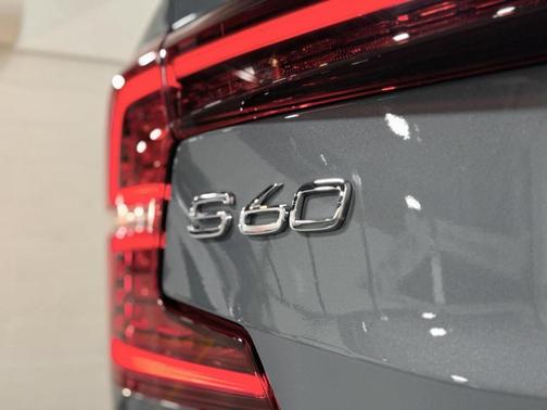 2024 Volvo S60 B5 Core Dark Theme