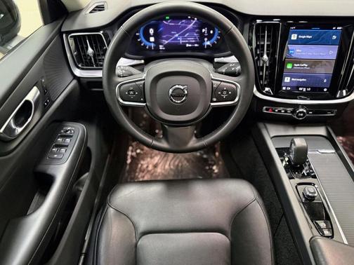 2024 Volvo S60 B5 Core Dark Theme