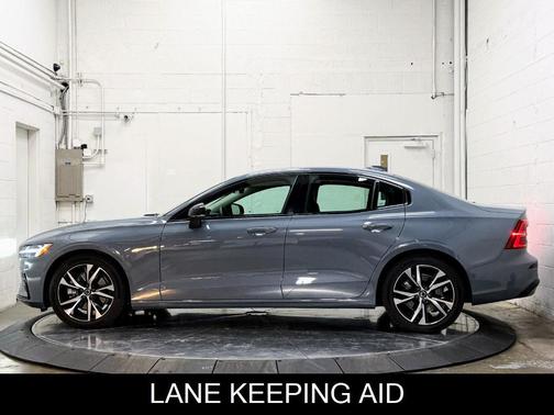 2024 Volvo S60 B5 Core Dark Theme
