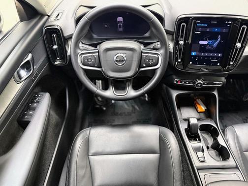 2024 Volvo XC40 CORE THEME